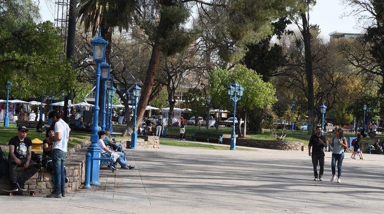 En la plaza confluyen miles de personas diariamente Foto: ALF PONCE MERCADO / MDZ