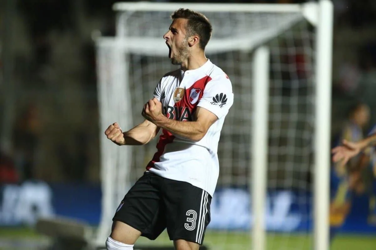 El defensor fue presentado como nuevo refuerzo del Xeneize.