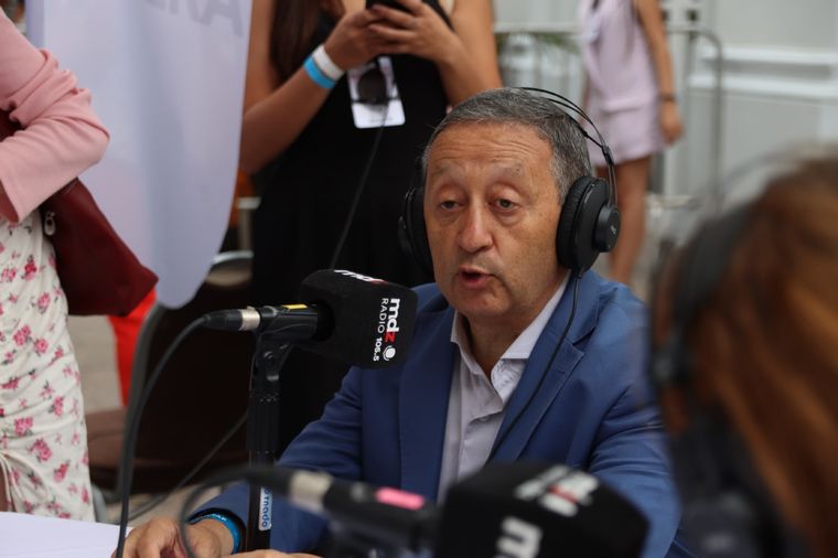 Celso Jaque junto con MDZ Radio 105.5 FM Foto: Santiago Tagua/MDZ