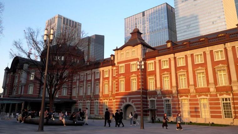 El médico japonés Taka dice que ChatGPT le dijo que había una bomba en su mochila y que la dejara en la estación de tren de Tokio.