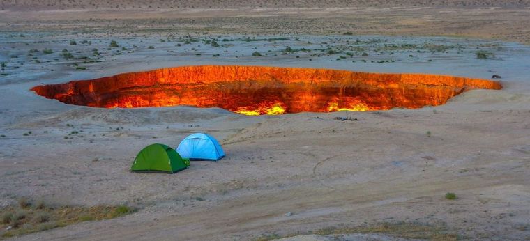 Desde hace más de 50 años que el fuego no se apaga en el lugar conocido como Las puertas del infierno en Turkmenistán. Foto: mystart.com/
