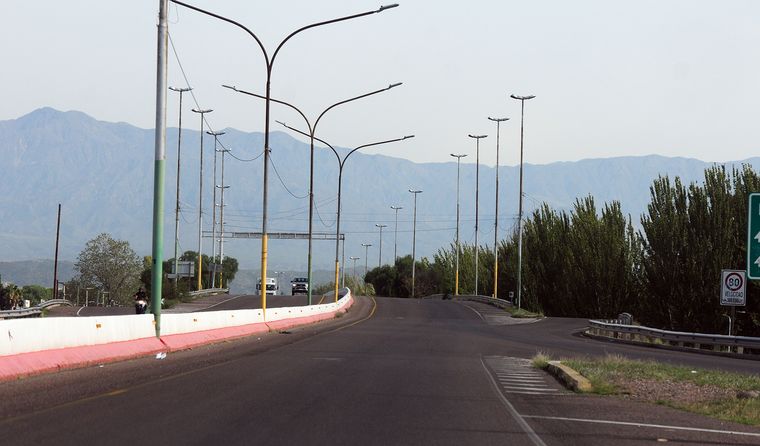 Calles vacías, una ciudad desolada. La circulación estaba prohibida y las calles más transitadas quedaron desiertas. Calles vacías, una ciudad desolada. La circulación estaba prohibida y las calles más transitadas quedaron desiertas.