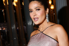 Salma Hayek es amante de las joyas y los diamantes. Foto: Vanity Fair - https://media.revistavanityfair.es/photos/60e82beb32e1956639cb1acf/master/w_1600%2Cc_limit/237420.jpg