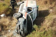 La ambulancia tras el vuelco Foto: Gentileza La ambulancia tras el vuelco Foto: Gentileza