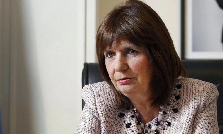 Bullrich lamentó el asesinato del policía Roldán, pero dijo que la norma vigente deja expuestos a los policías
