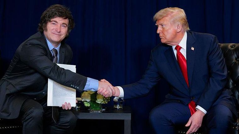Estados Unidos comprometió vías de apoyo financiero al gobierno argentino. Entre ellas, el otorgamiento de créditos y la compra de bonos y deuda.
