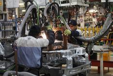 Los salarios en el sector formal de la economía casi le empatan a la inflación en lo que va del año, pero están muy arriba de la realidad de los empleos no registrados.