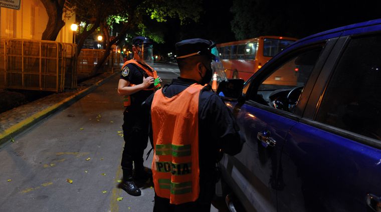 Operativo de control policial en calles, debido a los aumentos de casos de Covid-19. Foto: Alfredo Ponce