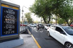 Las filas volvieron a las estaciones de servicio de Mendoza. En Ozamis y Maza de Maipú hubo gente que esperó más de 40 minutos para cargar Foto: Maximiliano Ríos/MDZ