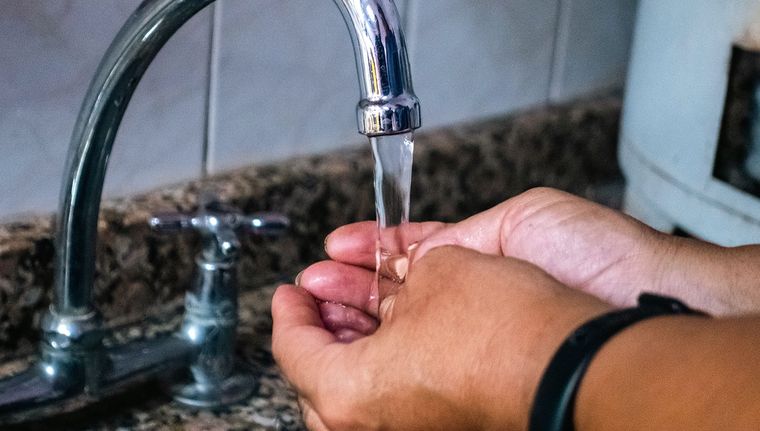 La tarifa del agua sufrirá un nuevo aumento Foto: Santiago Tagua/MDZ