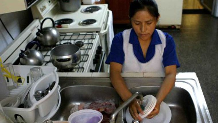 Parte de la explicación de la desigualdad que las afecta puede encontrarse en el origen de esta actividad: el trabajo esclavo y la servidumbre. Foto: Gentileza: Blogspot.