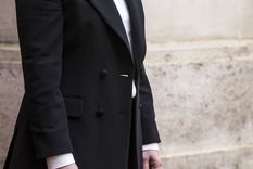 La primera ministra italiana Giorgia Meloni llega para la ceremonia de entrega en el Palacio Chigi en Roma, Italia, el 23 de octubre de 2022. La recién elegida primera ministra Giorgia Meloni y su gabinete prestaron juramento el 22 de octubre. (Italia, Roma) Foto: EFE/EPA/ANGELO CARCONI