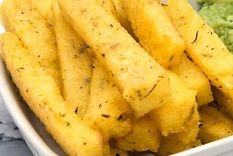 Receta de bocaditos de polenta crocantes por fuera y suaves por dentro.