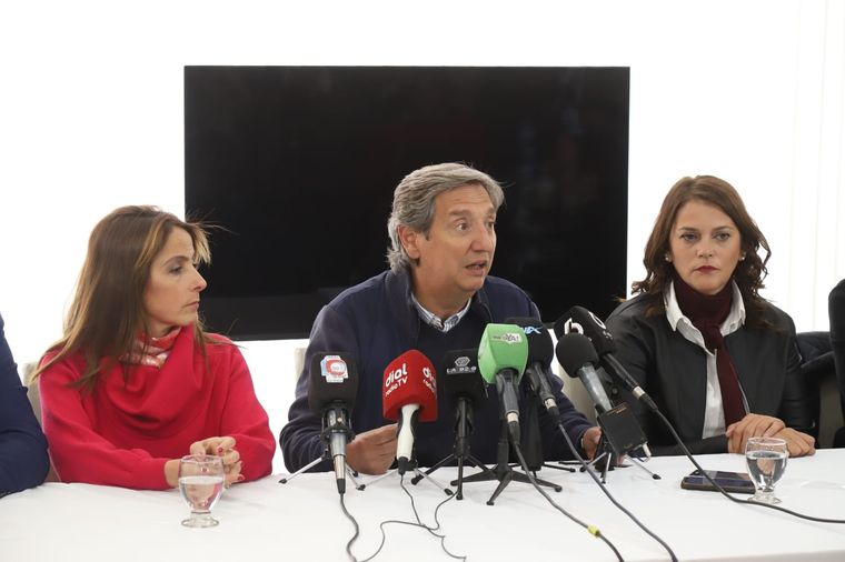 Emir Félix El intendente de San Rafael respaló a Liliana Paponet y Cristina Da Dalt Foto: Gentileza Emir Félix El intendente de San Rafael respaló a Liliana Paponet y Cristina Da Dalt Foto: Gentileza