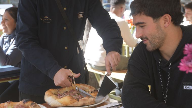 La propuesta de la calle Sarmiento no solo se renueva empresarial y gastronómicamente, también lo hará de manera estructural en los próximos meses. Foto: Milagros Lostes/MDZ
