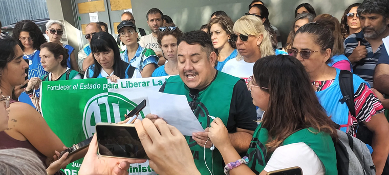 Dirigentes de ATE tras anunciarse el cierre de los Centros de Referencia (CDR) de Mendoza. Foto: Redes sociales @atemendoza
