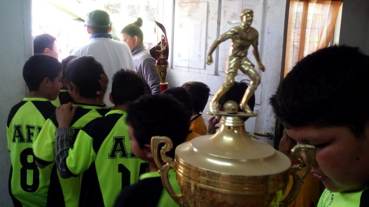 La realidad supera a los jóvenes futbolistas y sus familias Foto: Ulises Naranjo