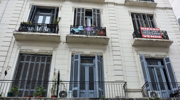 El problema habitacional afecta de forma más dura en la población adulta. Eso se percibe con más fuerza en el segmento de los alquileres. Foto: Celeste Salguero / MDZ