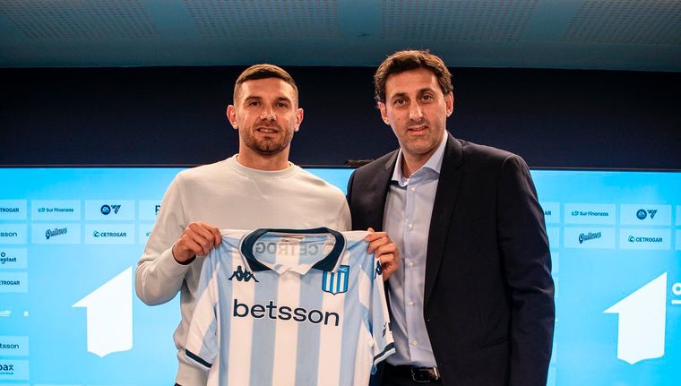 Maravilla Martínez reveló la charla que tuvo con Diego Milito antes de renovar y fijar la cláusula.