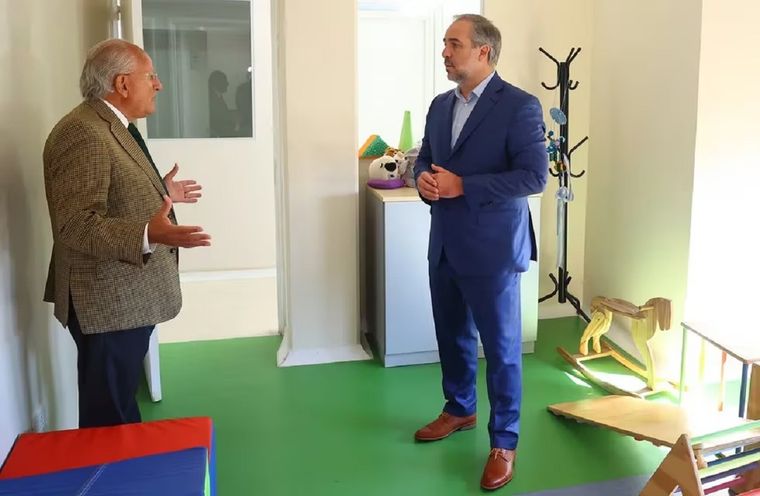 Albino junto al intendente Matías Stevanato Foto: Gentileza prensa Maipú