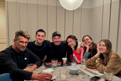 MDZol | Marcelo Tinelli y su familia, compartiendo una sobremesa. Foto: Instagram @marcelotinelli.