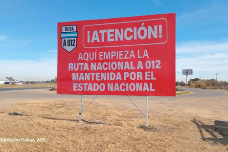 Santa Fe apuntó contra Nación con llamativos carteles en las rutas. Santa Fe apuntó contra Nación con llamativos carteles en las rutas.
