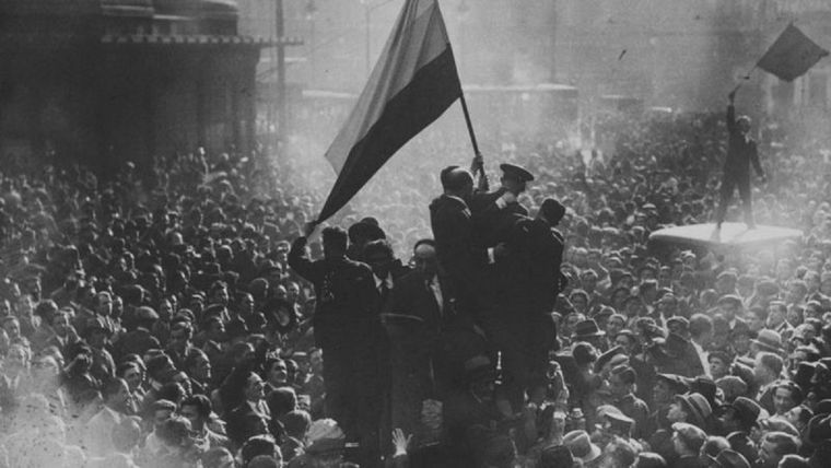 Celebraciones en Madrid tras la proclamación de la II República. Foto: GETTY IMAGES