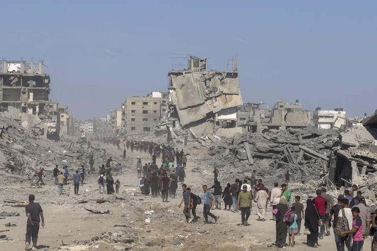 Miles de palestinos fueron desplazados al sur de la Franja de Gaza.