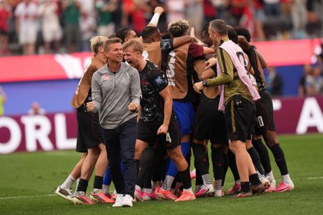 Jesse Marsch llenó de elogios a sus dirigidos tras el triunfo de Canadá contra Sudáfrica. Jesse Marsch llenó de elogios a sus dirigidos tras el triunfo de Canadá contra Sudáfrica.
