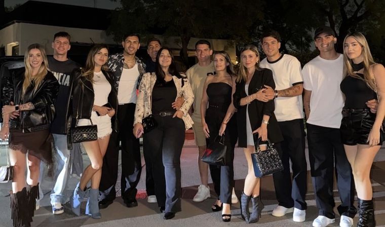 Jugadores de Boca con sus parejas