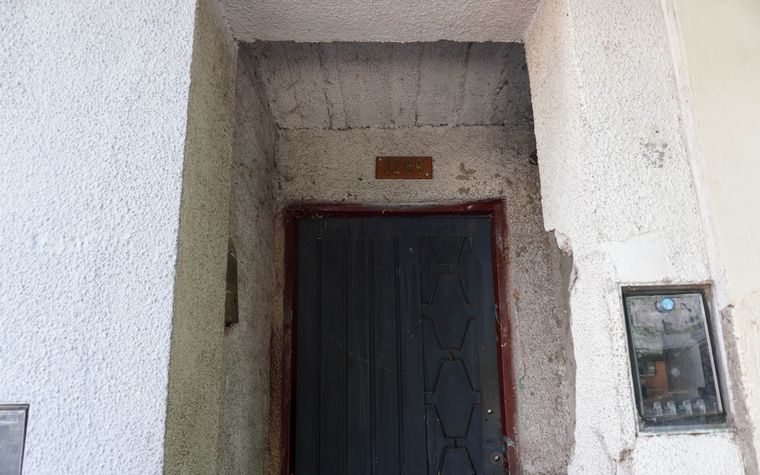 La entrada de la casa donde trabajó la Policía Científica. Sería la vivienda de los sospechosos por el asesinato, La entrada de la casa donde trabajó la Policía Científica. Sería la vivienda de los sospechosos por el asesinato,