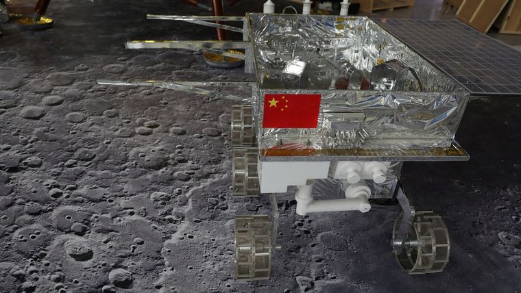 Un modelo del rover lunar Yutu-2 en Changsha, provincia de Hunan, China, 22 de abril de 2019.