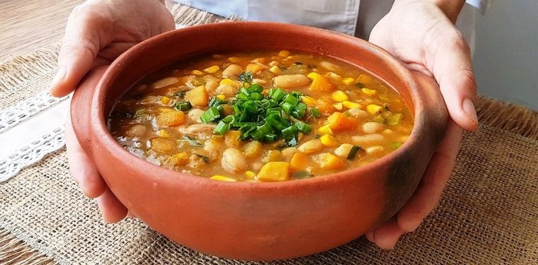 El locro solidario del 25 de mayo.