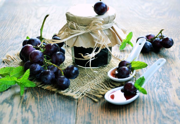 Receta tradicional de mermelada de uvas moradas sin conservantes.