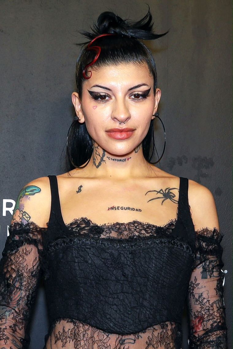 A la hora de elegir sus looks, Cazzu sabe muy bien lo que quiere.