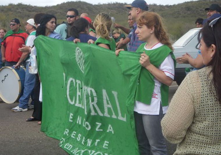 Los mendocinos, lamentablemente, en veredas opuestas. Foto: Mdz