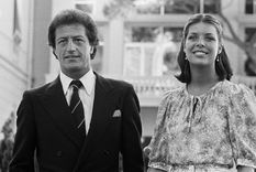 Carolina de Mónaco y Phillipe Junot en un retrato de su compromiso de boda, en 1977. Foto: Instagram