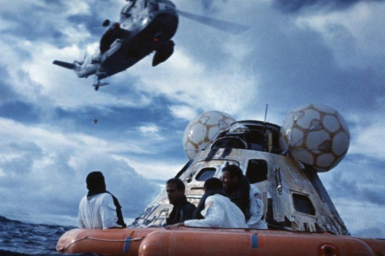 Jim Lovell, Fred Haise y Jack Swigert fueron rescatados en el océano Pacífico tras su dramática odisea.
