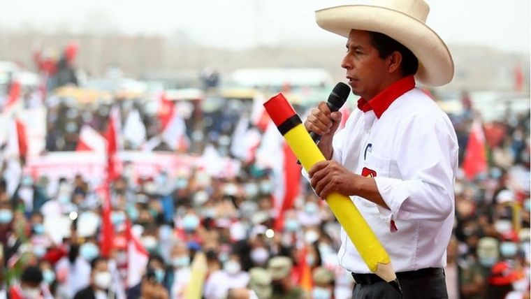 Pedro Castillo, durante la campaña electoral de la que resultó ganador frente a Keiko Fujimori Foto: GETTY IMAGES