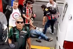 incidentes y forcejeos en una nueva marcha en el congreso: policias tiraron al suelo a un jubilado