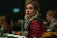 Julia Fox, Randall Park y Michael Kelly completan el reparto de este éxito de Netflix. / Netflix