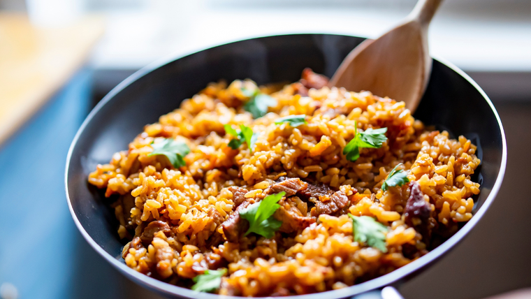 Disfrutá esta receta de guiso de arroz con carne Disfrutá esta receta de guiso de arroz con carne
