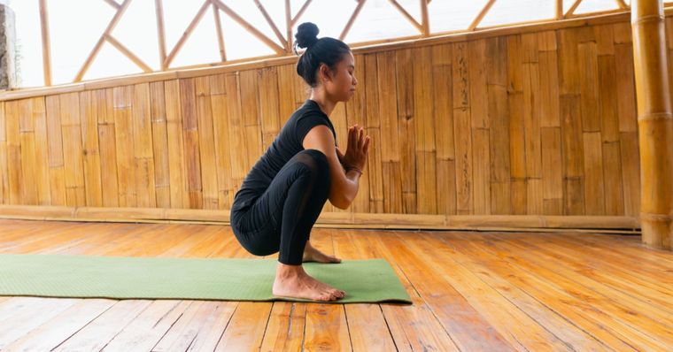 De qué se trata el yoga invertido Foto: Shutterstock