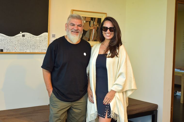 Diego Gareca y Lorena Lorca, quien celebra 30 años de haber sido electa como Reina Nacional de la Vendimia por La Paz. Diego Gareca y Lorena Lorca, quien celebra 30 años de haber sido electa como Reina Nacional de la Vendimia por La Paz.