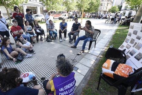 Las clases públicas son la manera de protestar que adoptó la UBA por el conflicto por la ley de financiamiento universitario. Las clases públicas son la manera de protestar que adoptó la UBA por el conflicto por la ley de financiamiento universitario.