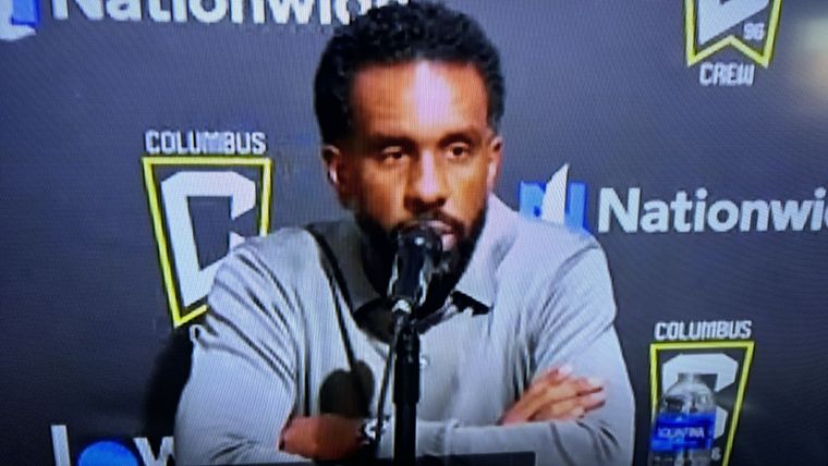 El enojo del DT de Columbus Crew contra el arbitraje tras el 0-1 ante Inter Miami. Foto: Captura