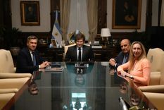 El presidente Javier Milei se reunió en la Casa Rosada con el gobernador de Chaco, Leandro Zdero, el jefe de Gabinete, Guillermo Francos y la secretaria General de la Presidencia, Karina Milei. Foto: Prensa Presidencia