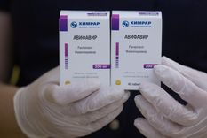 Comprimidos del medicamento antiviral Avifavir para el tratamiento de covid-19.