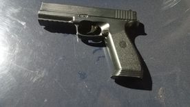 El hecho ocurrió en las Heras y fueron detenidos dos menores y se secuestró una pistola de aire comprimido. El hecho ocurrió en las Heras y fueron detenidos dos menores y se secuestró una pistola de aire comprimido.