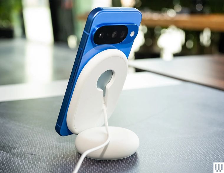 Google integra el protocolo Qi2 en sus soportes magnéticos de última generación. Google integra el protocolo Qi2 en sus soportes magnéticos de última generación.